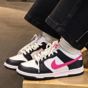 Low dunk dark obsidian fierce pink sneaker